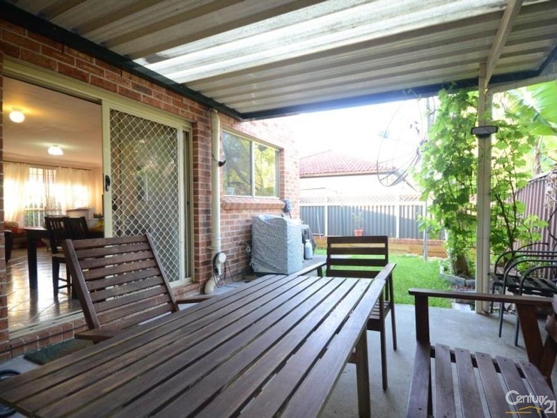 2/99A Bungaree Road, Pendle Hill NSW 2145