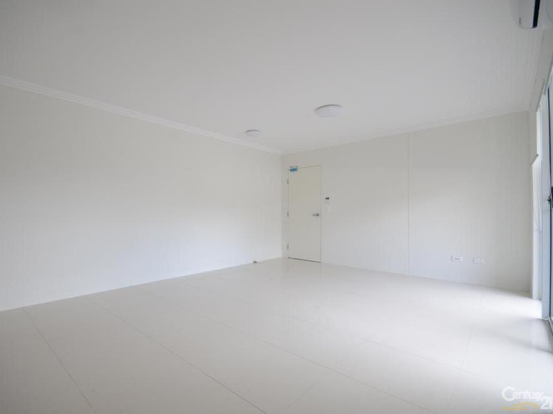 2/4 Barangaroo Road, Toongabbie NSW 2146