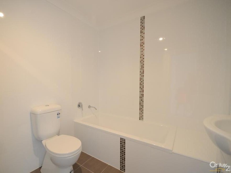 2/4 Barangaroo Road, Toongabbie NSW 2146