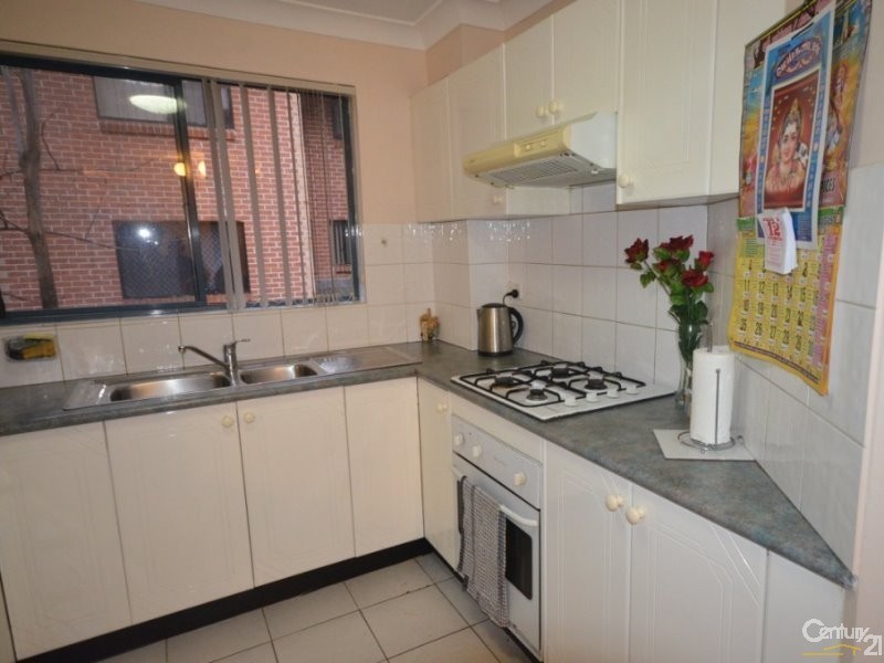 18/245 Targo Road, Toongabbie NSW 2146