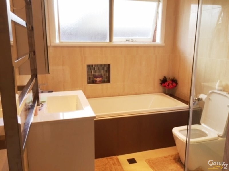 28 Heather Street, Girraween NSW 2145