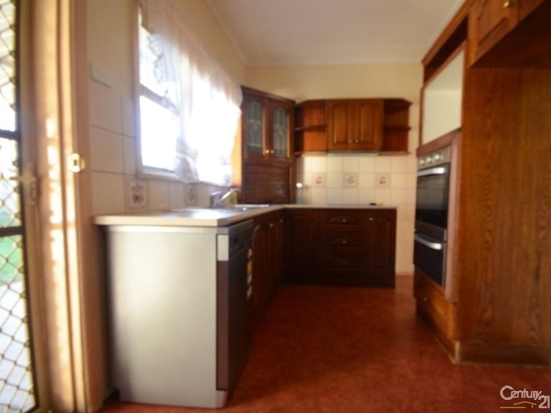 28 Heather Street, Girraween NSW 2145