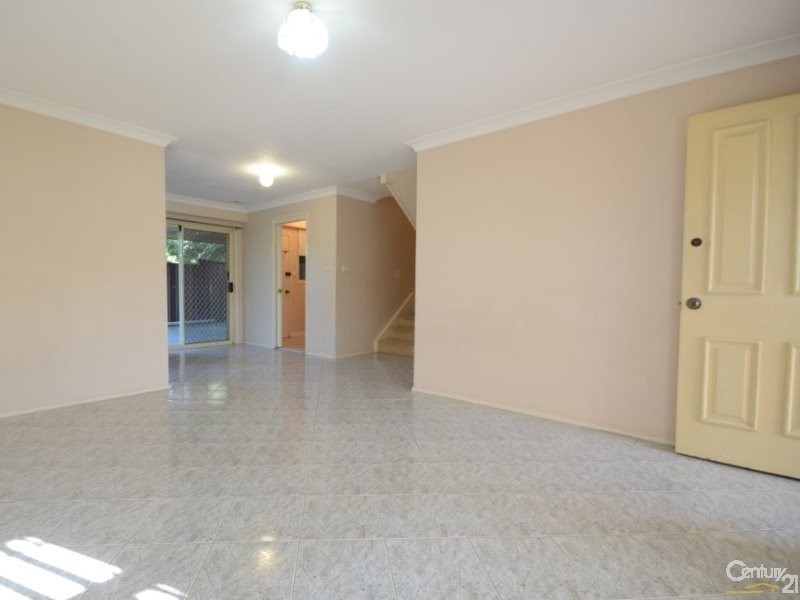 2/99A Bungaree Road, Toongabbie NSW 2146