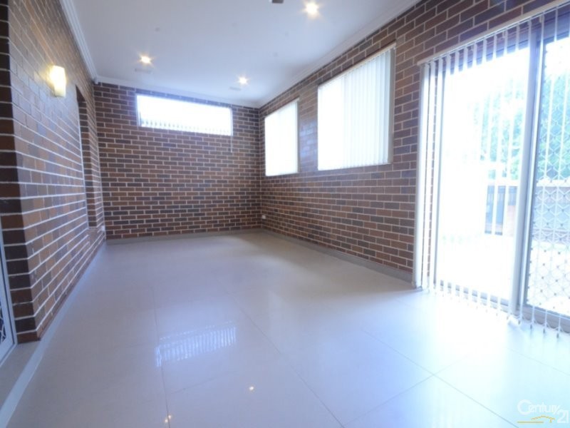 30 Chelmsford Road, South Wentworthville NSW 2145