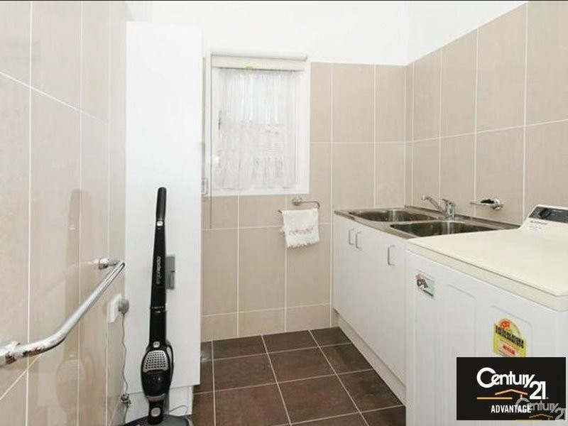 8 Hollywood Street, Wentworthville NSW 2145