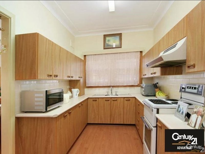 8 Hollywood Street, Wentworthville NSW 2145