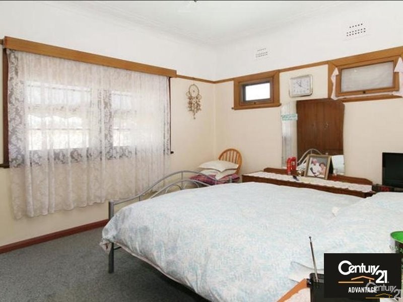 8 Hollywood Street, Wentworthville NSW 2145