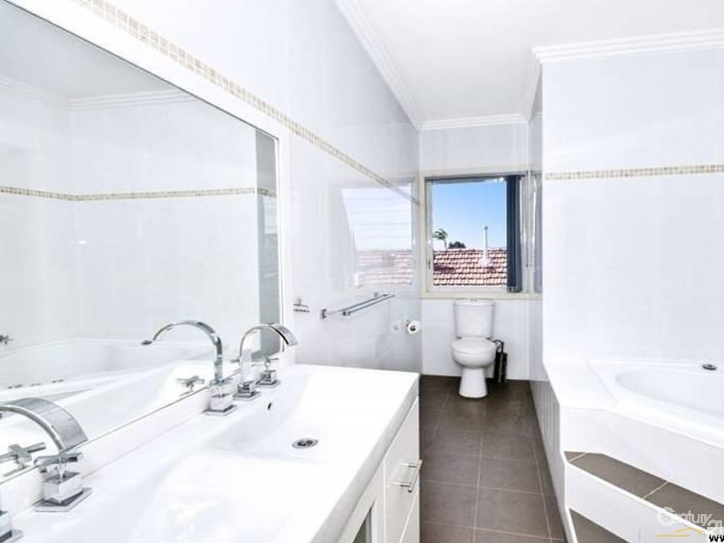 33 Panorama, Kingsgrove NSW 2208