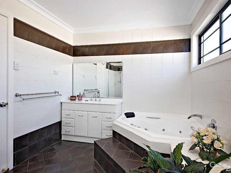 4 Roy Street, Kingsgrove NSW 2208