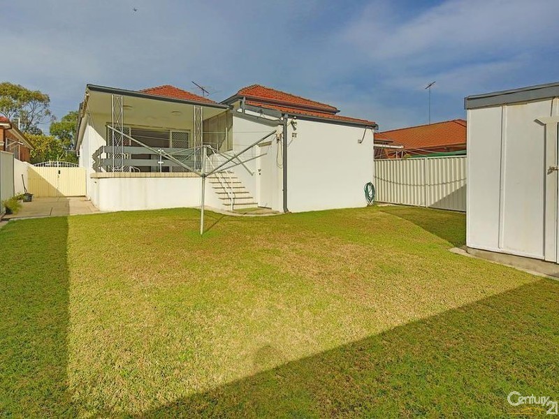 7 Kingsgrove Avenue, Kingsgrove NSW 2208