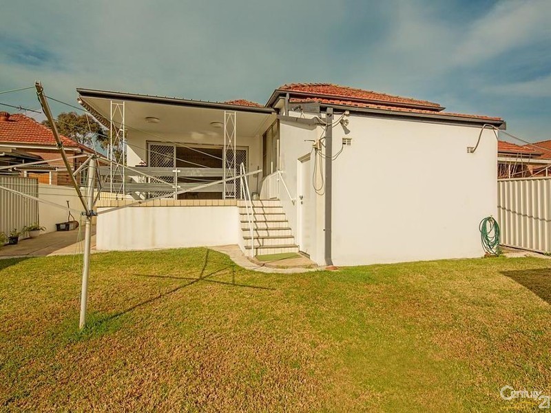 7 Kingsgrove Avenue, Kingsgrove NSW 2208