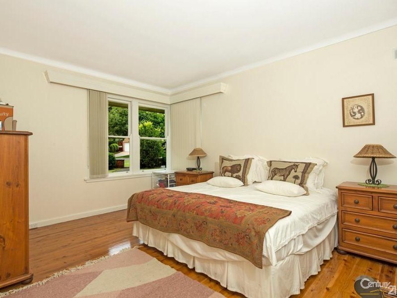 8 Karoom Avenue, St Ives NSW 2075