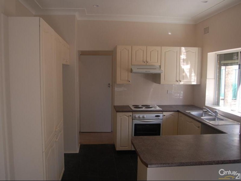 5 Flatrock Road, Kingsgrove NSW 2208