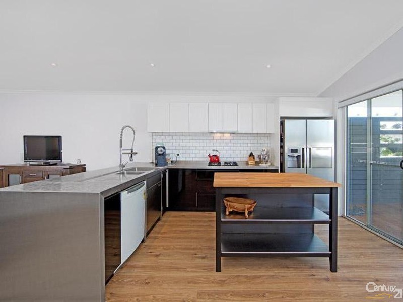 33 Cunningham Road, Killarney Vale NSW 2261