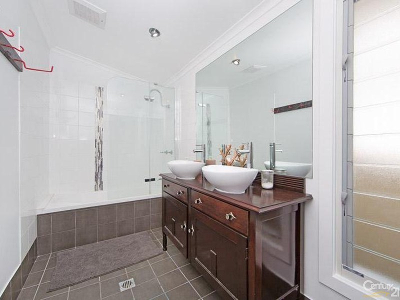 33 Cunningham Road, Killarney Vale NSW 2261