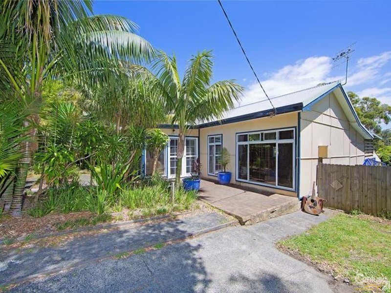 18 Poplars Avenue, Bateau Bay NSW 2261