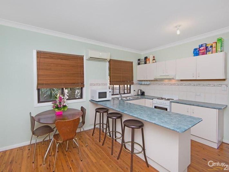 18 Poplars Avenue, Bateau Bay NSW 2261