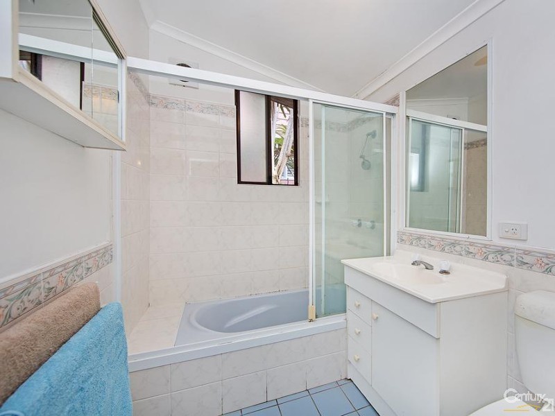 18 Poplars Avenue, Bateau Bay NSW 2261