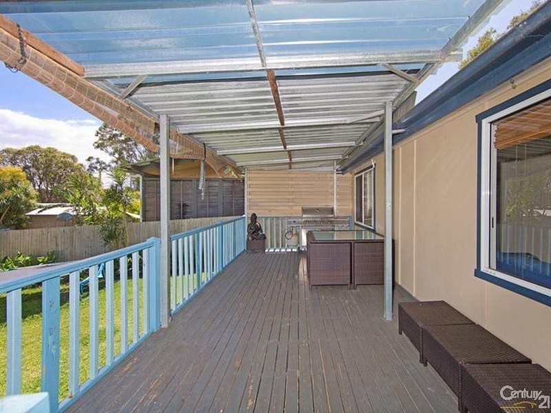 18 Poplars Avenue, Bateau Bay NSW 2261