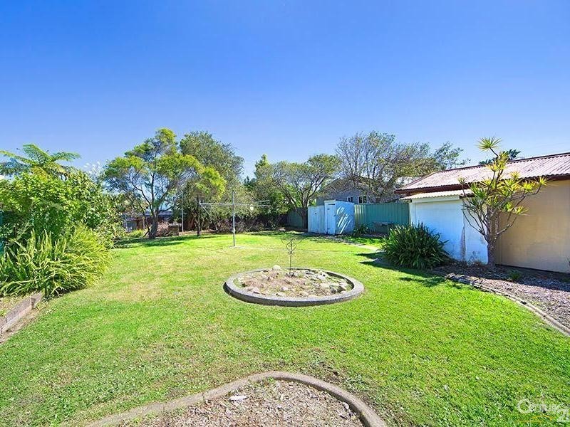100 Kathleen White Crescent, Killarney Vale NSW 2261