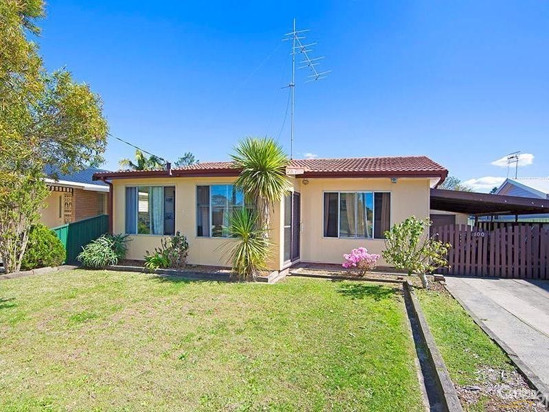 100 Kathleen White Crescent, Killarney Vale NSW 2261