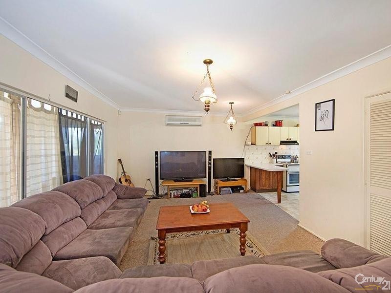 100 Kathleen White Crescent, Killarney Vale NSW 2261