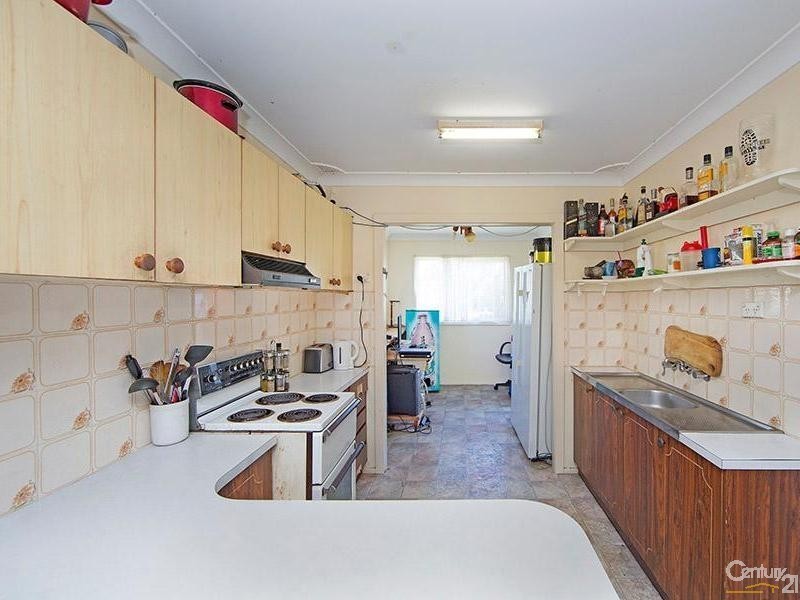 100 Kathleen White Crescent, Killarney Vale NSW 2261
