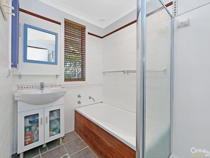 102 Lowanna Avenue, Forresters Beach NSW 2260