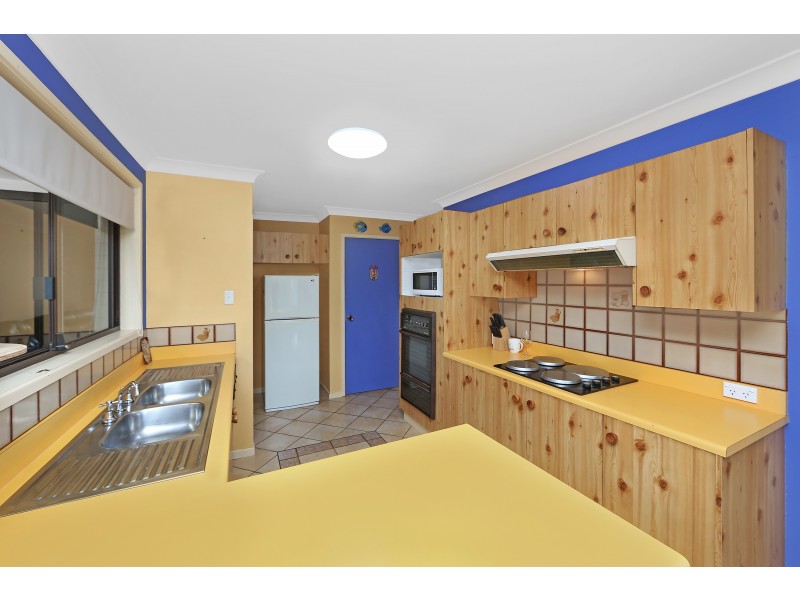 4 Carnation Close, Bateau Bay NSW 2261