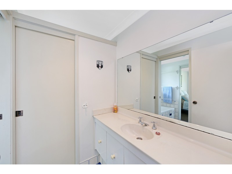 4 Carnation Close, Bateau Bay NSW 2261