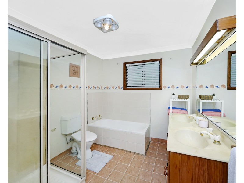 2  Montah Avenue, Berkeley Vale NSW 2261