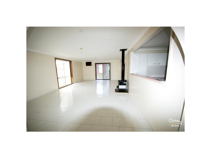 18 Blaxland Avenue, Luddenham NSW 2745