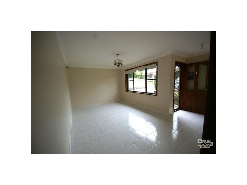 18 Blaxland Avenue, Luddenham NSW 2745