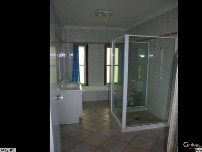 18 Hawkins Ave, Luddenham NSW 2745