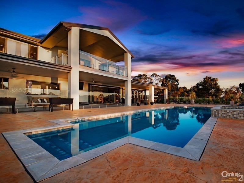 19 Woodhall Place, Luddenham NSW 2745