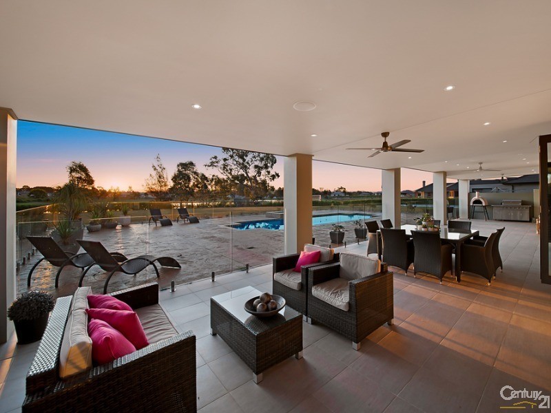 19 Woodhall Place, Luddenham NSW 2745