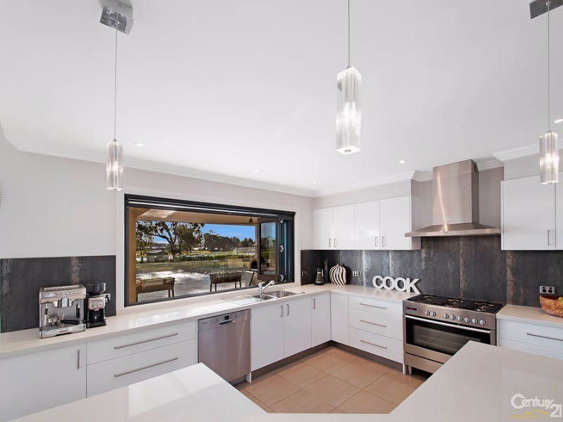 19 Woodhall Place, Luddenham NSW 2745