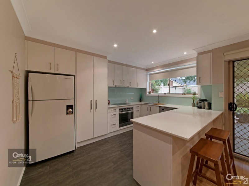 2/12 Schoolhouse Road, Glenmore Park NSW 2745