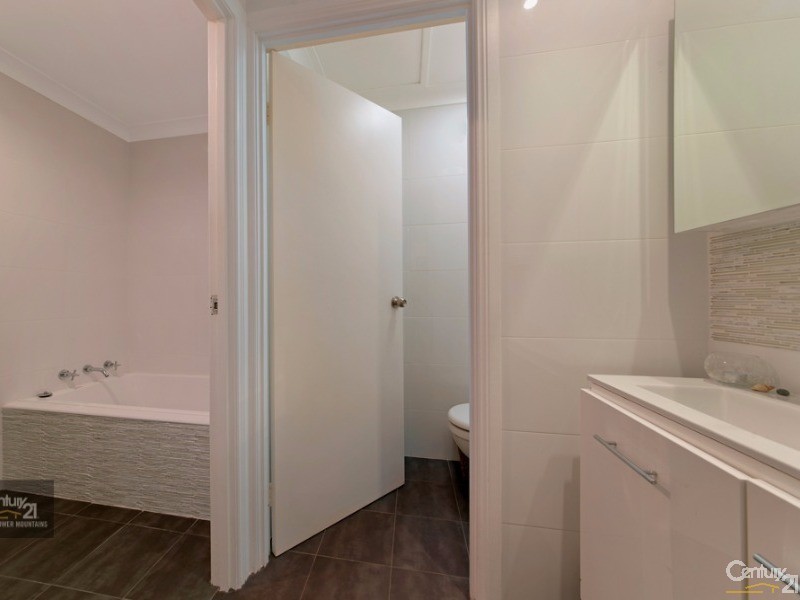 2/12 Schoolhouse Road, Glenmore Park NSW 2745