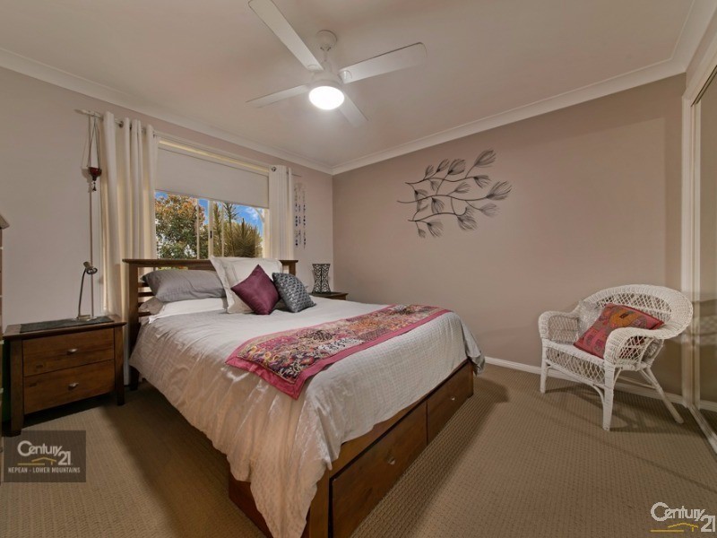 2/12 Schoolhouse Road, Glenmore Park NSW 2745