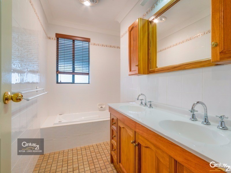 74 Russell Avenue, Valley Heights NSW 2777