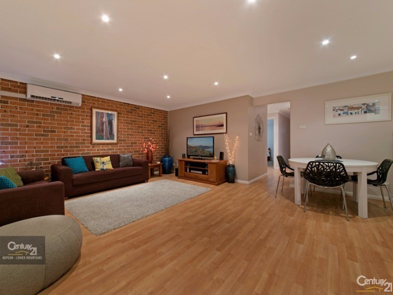 2/12 Schoolhouse Road, Glenmore Park NSW 2745