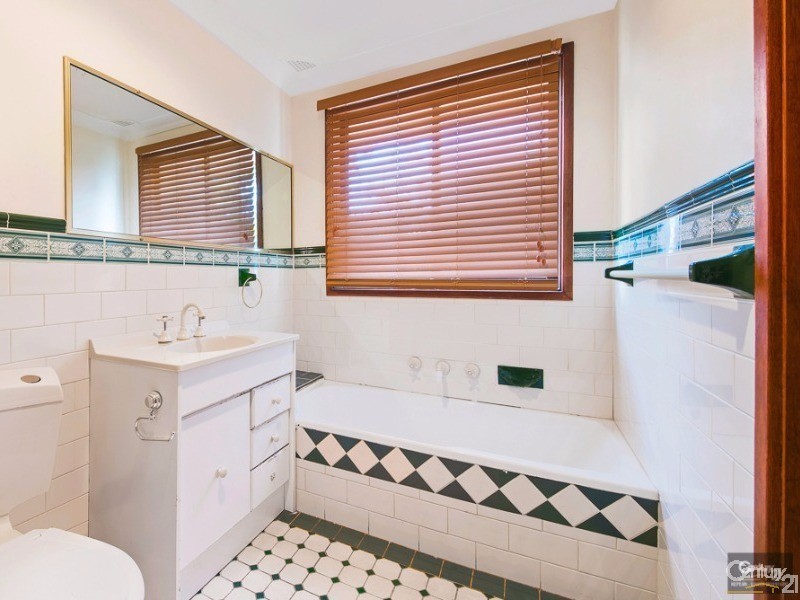 2 Silverdale Road, Wallacia NSW 2745