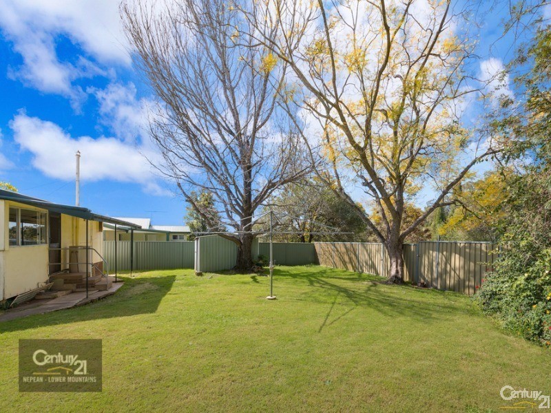 8 First Street, Warragamba NSW 2752