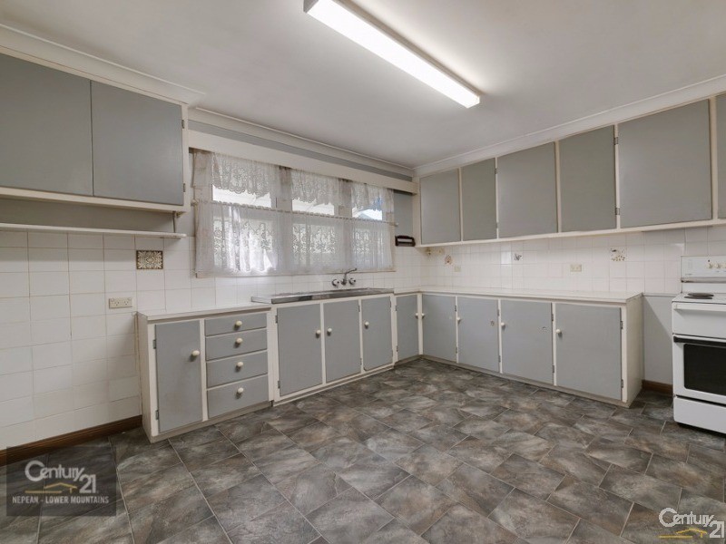 8 First Street, Warragamba NSW 2752