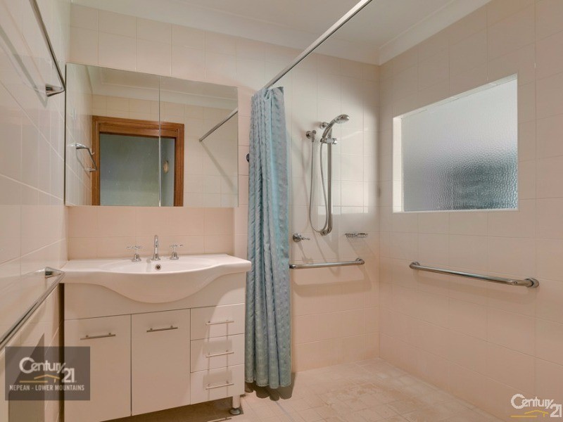 8 First Street, Warragamba NSW 2752