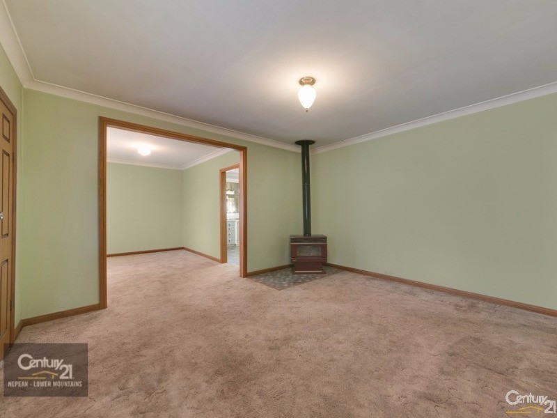 8 First Street, Warragamba NSW 2752