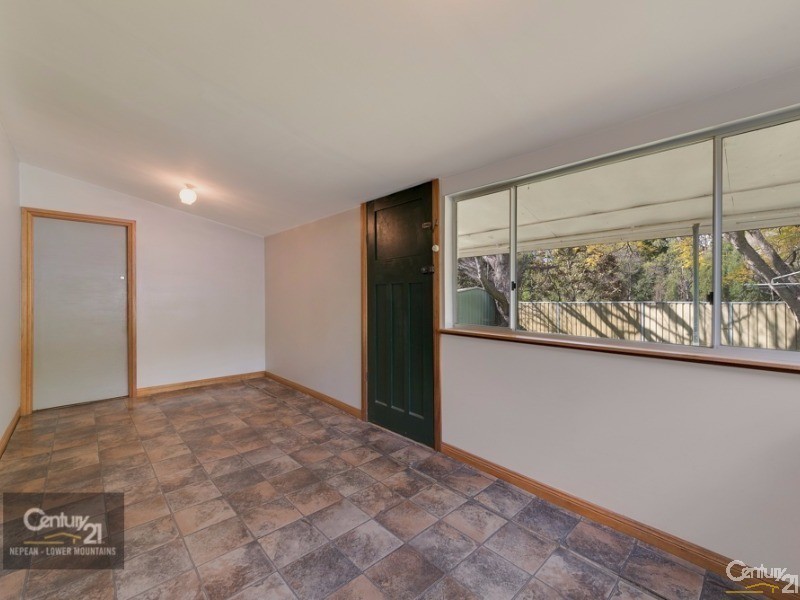 8 First Street, Warragamba NSW 2752