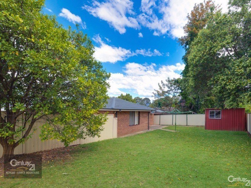 18 Blaxland Avenue, Luddenham NSW 2745