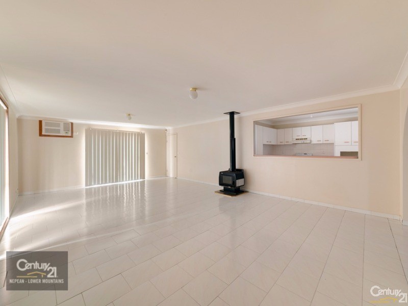 18 Blaxland Avenue, Luddenham NSW 2745